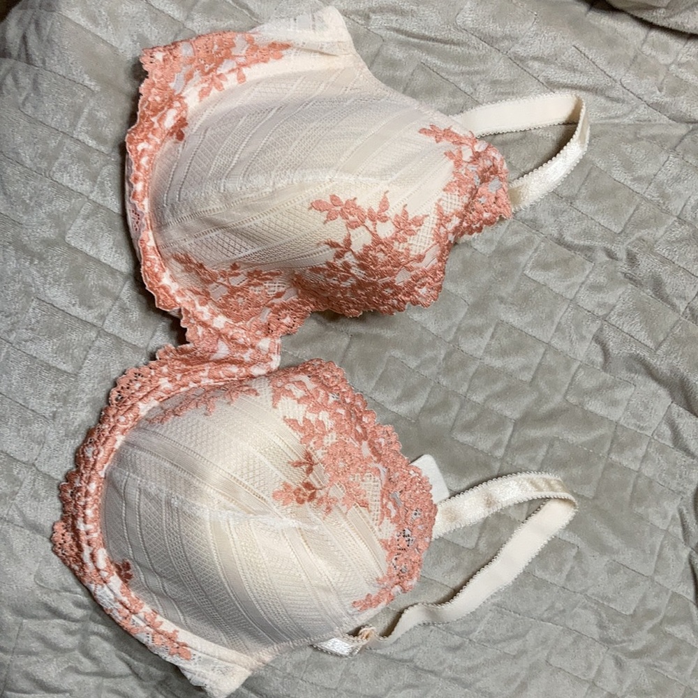 Wacoal Bra style 853291 size 36DDD peach cream